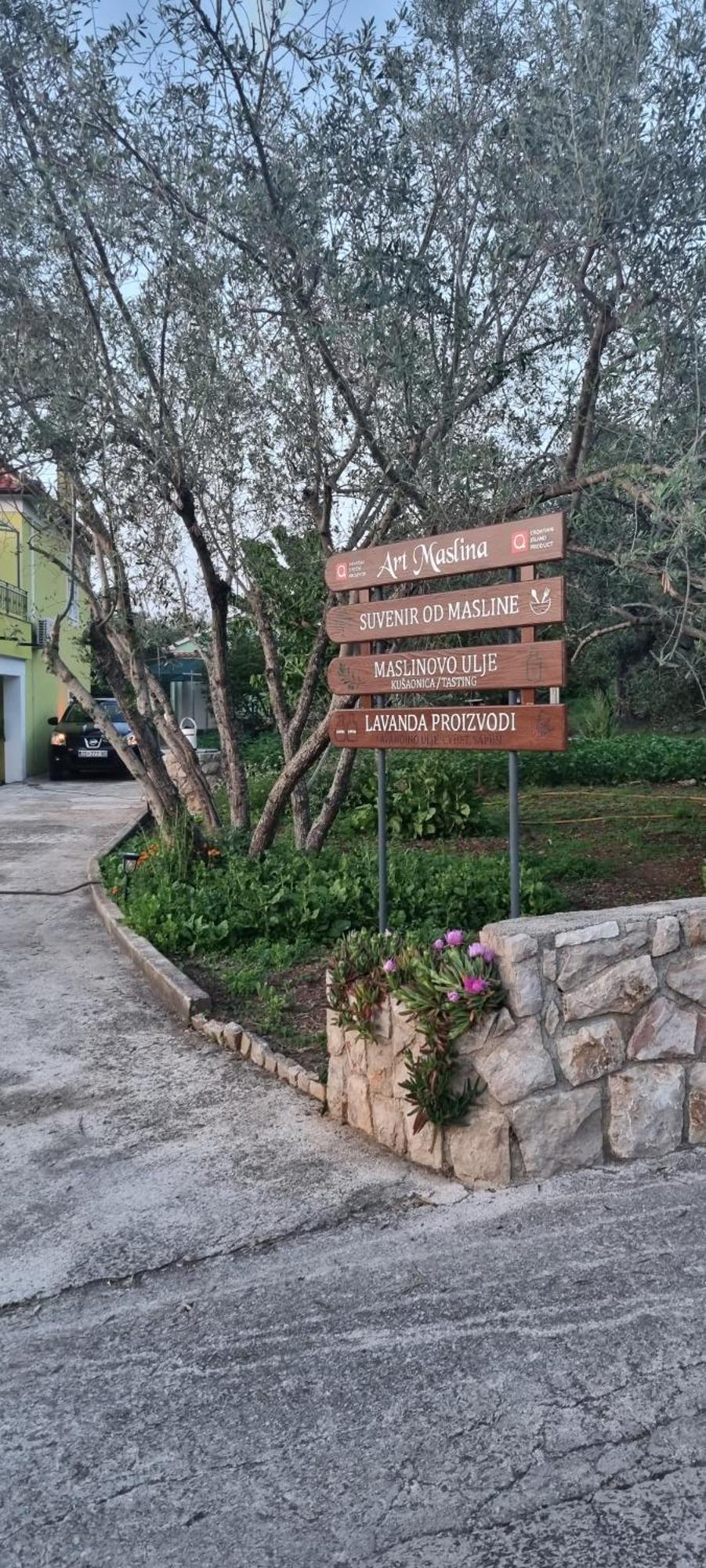 Senkini Dvori Apartment Sutomiscica Екстериор снимка