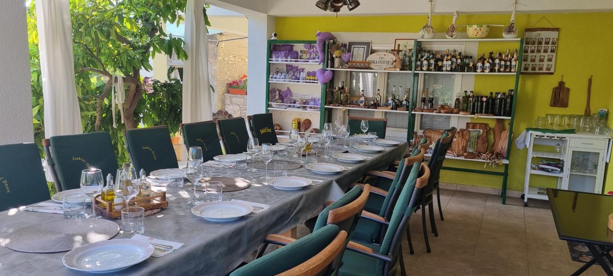 Senkini Dvori Apartment Sutomiscica Екстериор снимка