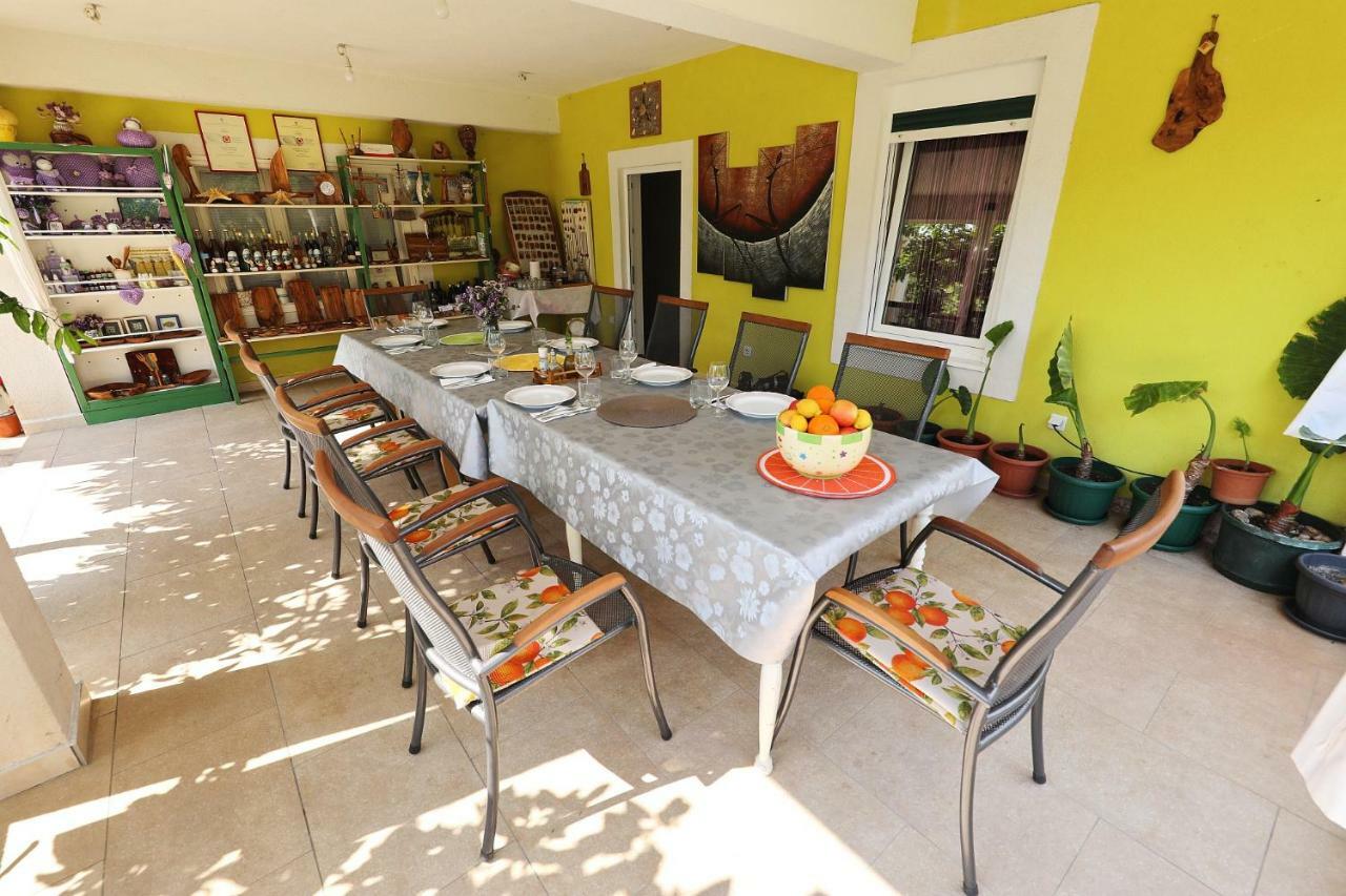 Senkini Dvori Apartment Sutomiscica Екстериор снимка