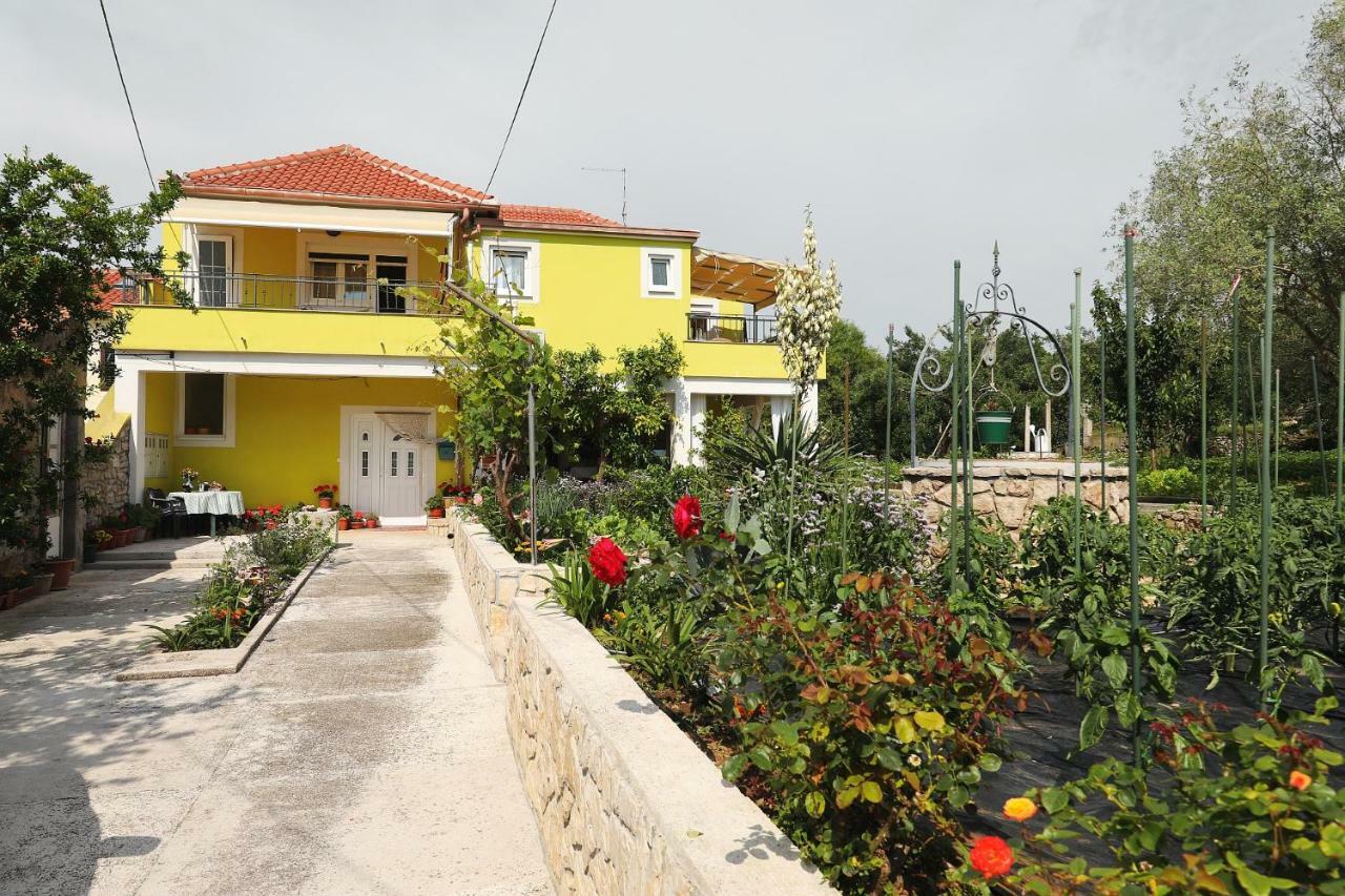 Senkini Dvori Apartment Sutomiscica Екстериор снимка
