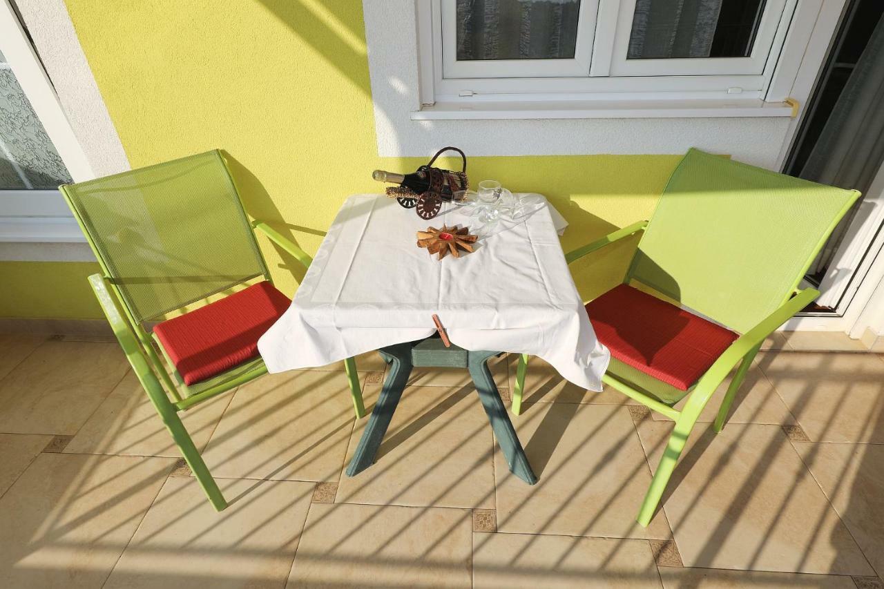 Senkini Dvori Apartment Sutomiscica Екстериор снимка