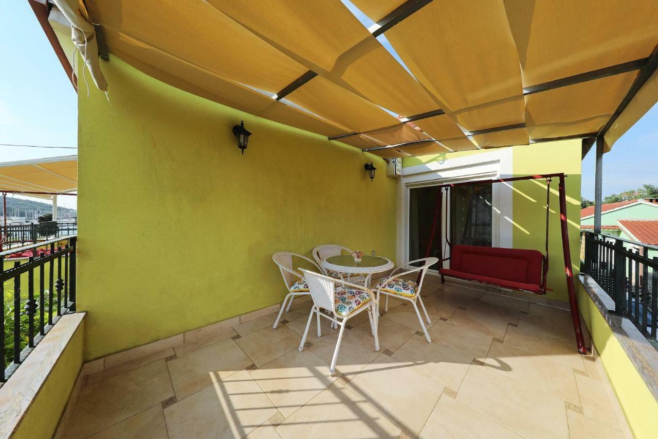Senkini Dvori Apartment Sutomiscica Екстериор снимка