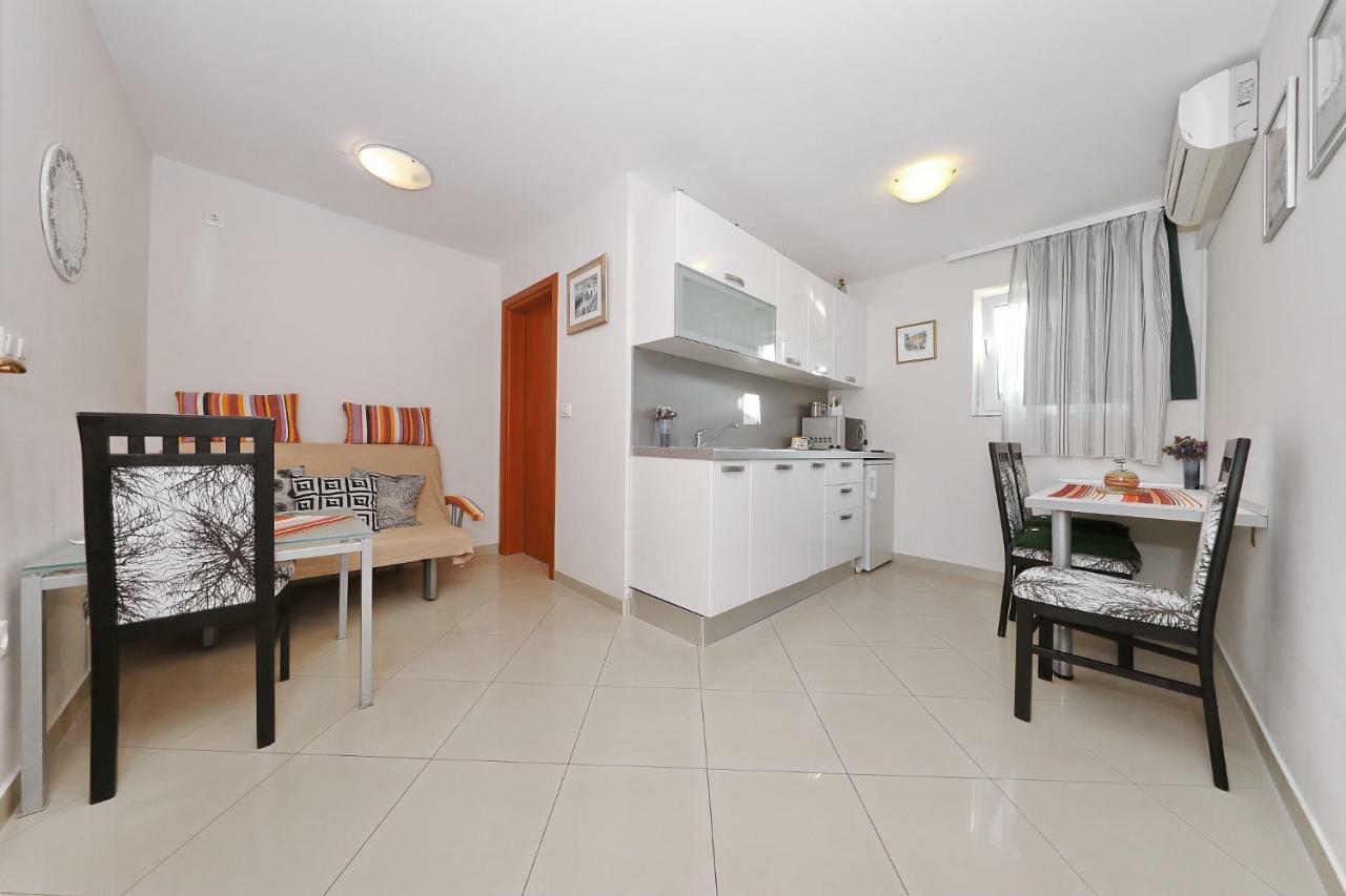 Senkini Dvori Apartment Sutomiscica Екстериор снимка