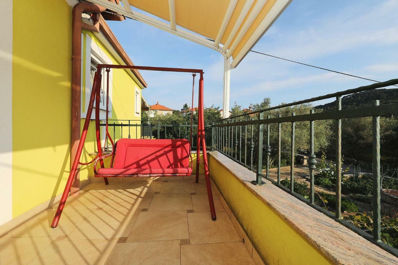 Senkini Dvori Apartment Sutomiscica Екстериор снимка