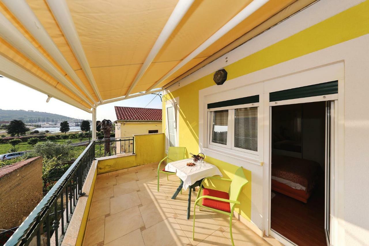 Senkini Dvori Apartment Sutomiscica Екстериор снимка